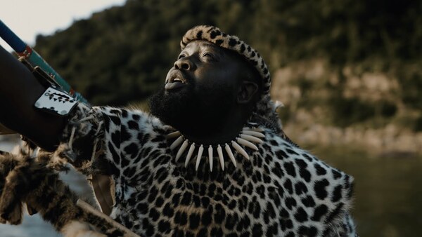 Oscar Mbo & Jazzworx – Vuka Ft. Thukuthela (Video)